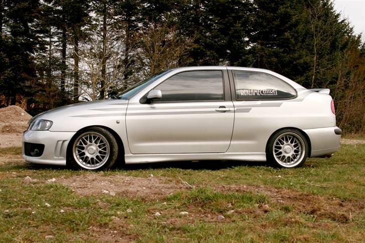 Seat Cordoba TDI Sport "Solgt" - April 08 på en mark og lidt jord billede 7