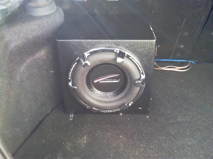 Ford Escort 1.6I MK5 - 10" sub fra audiobarhn billede 8