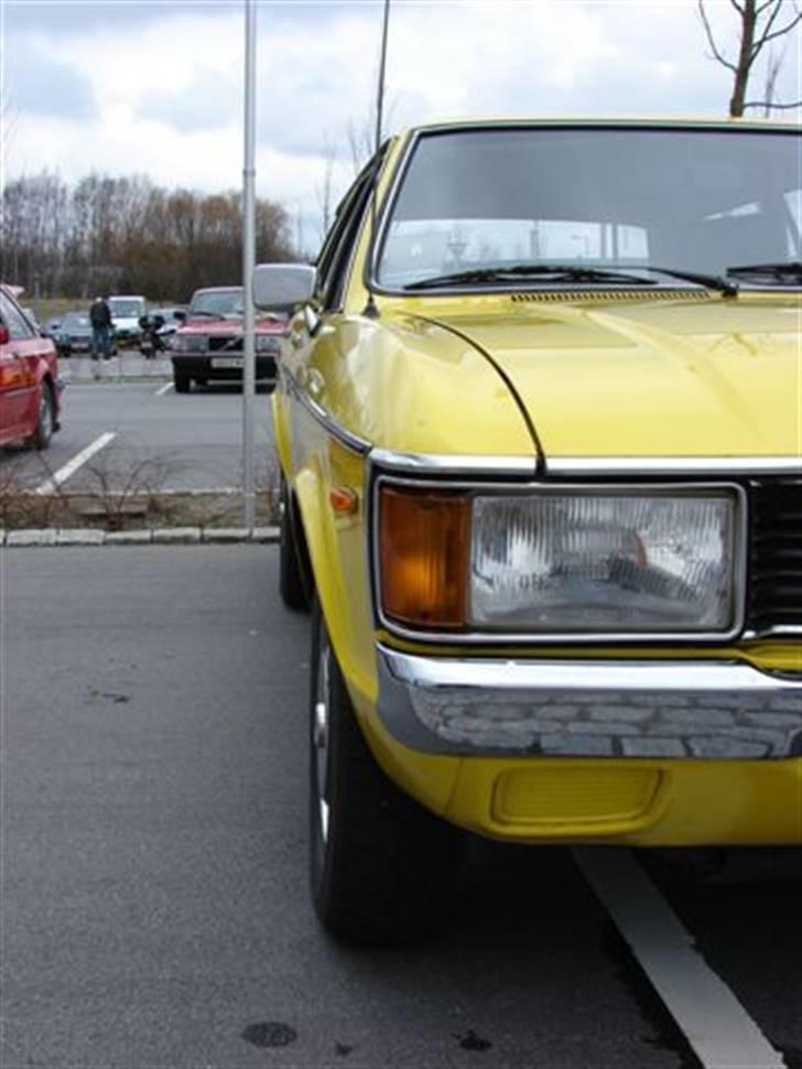 Ford Granada mk I 2.3 van aut. - Umm... Jeg elsker den front, der mangler dog lige et par tågelygter under kofangeren... Meen jeg ved hvor der er nogen ;-) billede 10