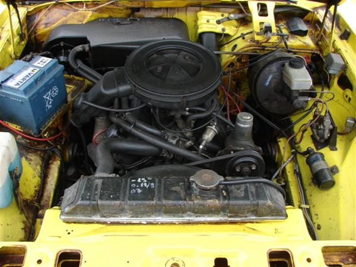 Ford Granada mk I 2.3 van aut. - Her ligger den dejligt tørstige V6ér.... Men skide være med det, for den gode lyd den giver tibage, kan ikke opgøres i penge! billede 20