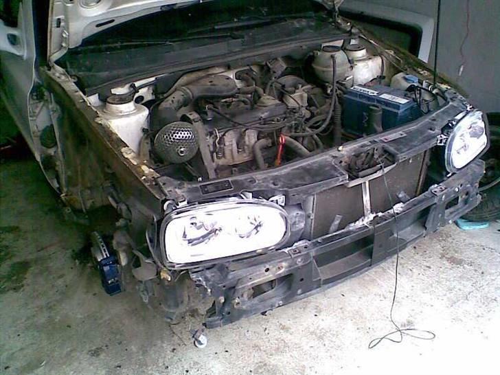 VW Golf III (Solgt) - Så er vi gået igang med at skille den ad og sætte den i stand. billede 7