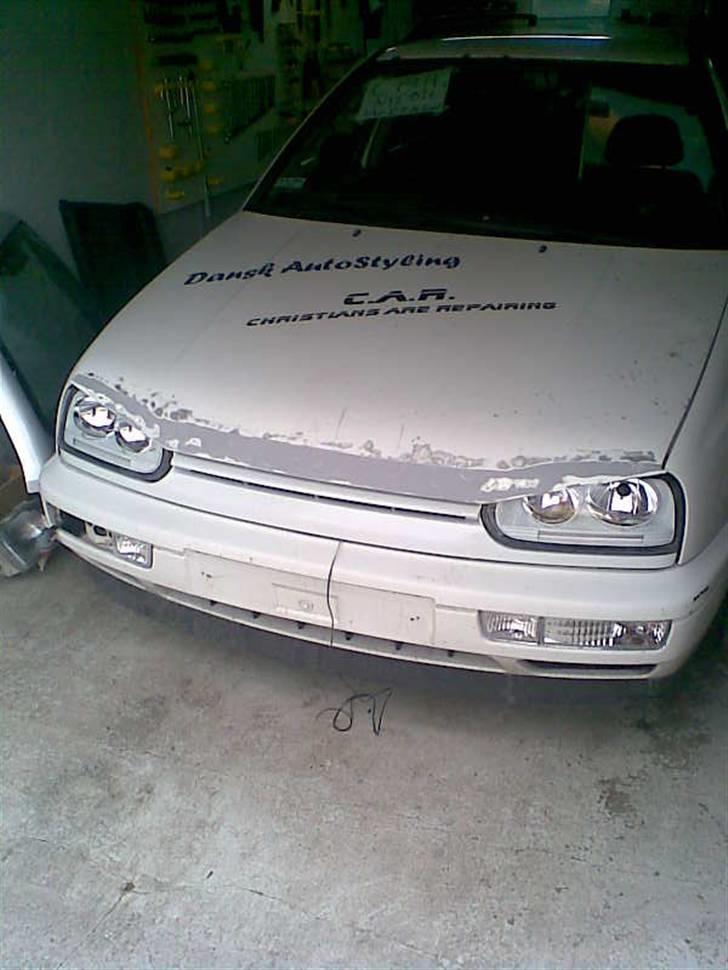 VW Golf III (Solgt) - Den nye front stadig under opbygning. billede 9