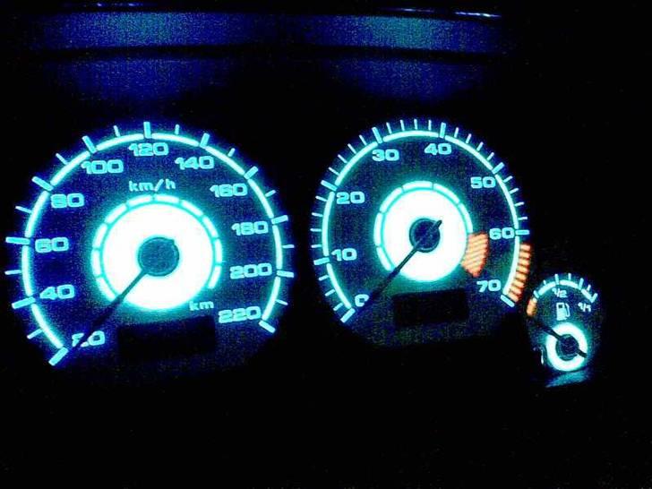 VW Golf III (Solgt) - Så kom der blå dioder og plasma skiver i instrumentbordet. billede 10