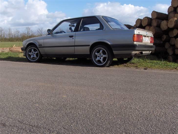 BMW E30 320i (hverdagsbil)DØD billede 2
