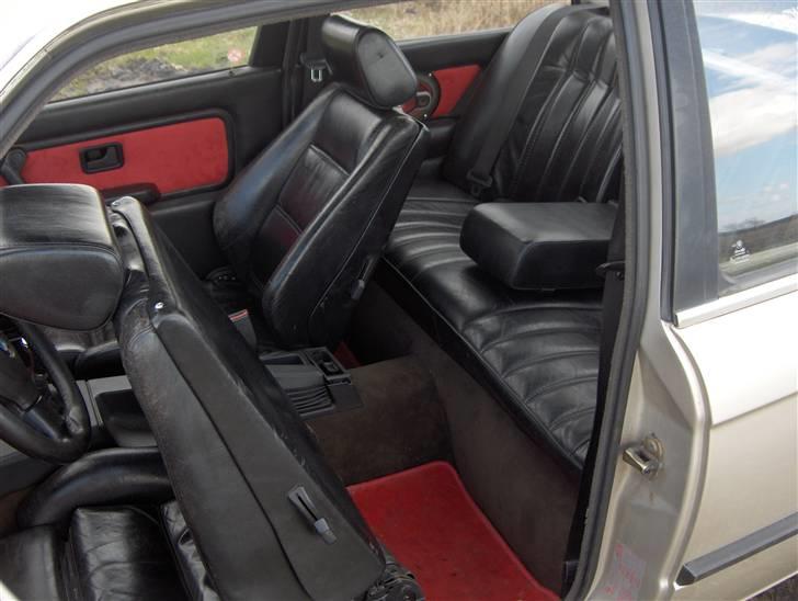 BMW E30 320i (hverdagsbil)DØD - læderbagsædet og dørsider fra min gamle bmw billede 8