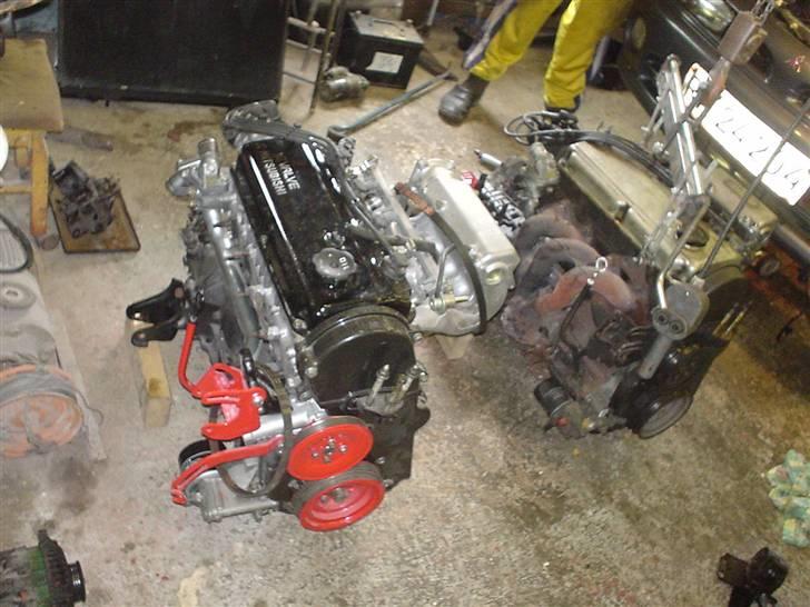 Mitsubishi Galant VII 2000 (SOLGT) - ny motor VS. den gamle..pyntede også meget i motorrummet billede 4
