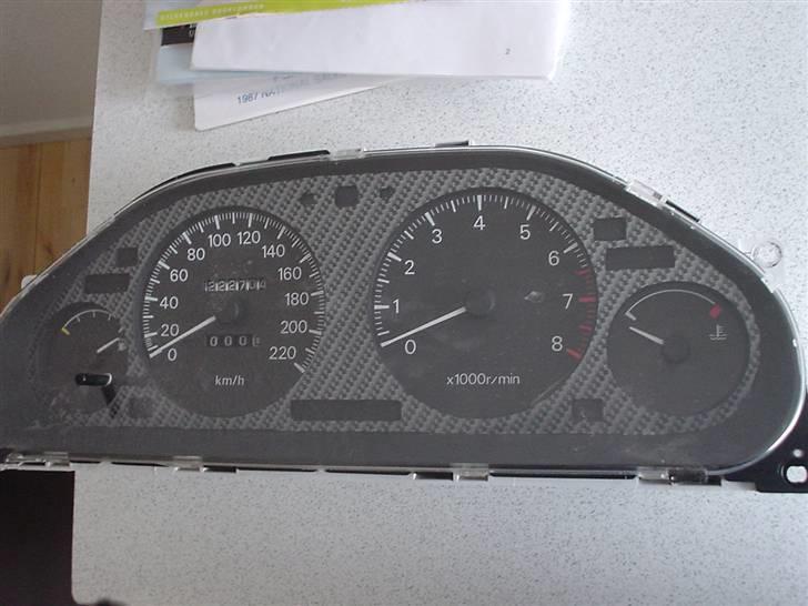 Mitsubishi Galant VII 2000 (SOLGT) - homemade carbon baggrund i speedometeret..kan evt også lave til dit speedometer? billede 20