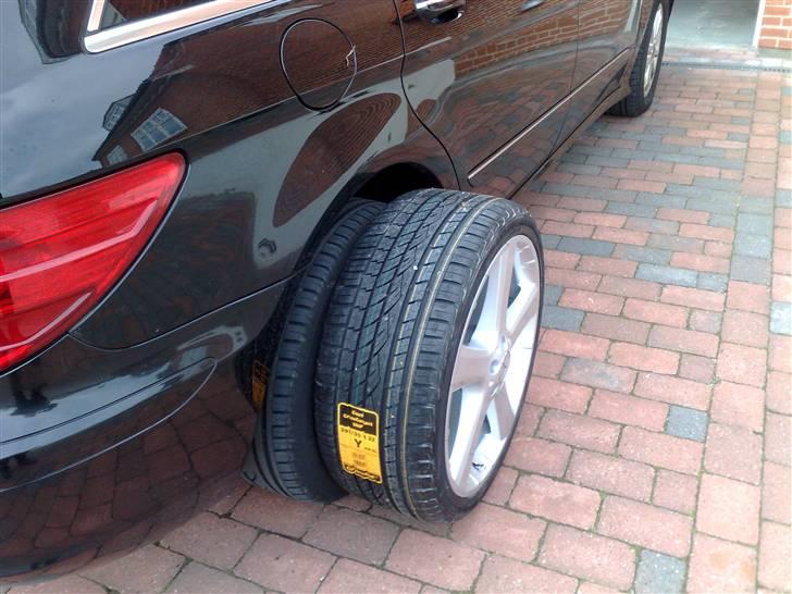 Mercedes Benz R320 4matic Lang - Sommerfælgene er klar billede 14