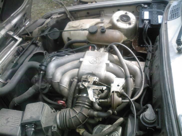 BMW 320i e30     SOLGT billede 2