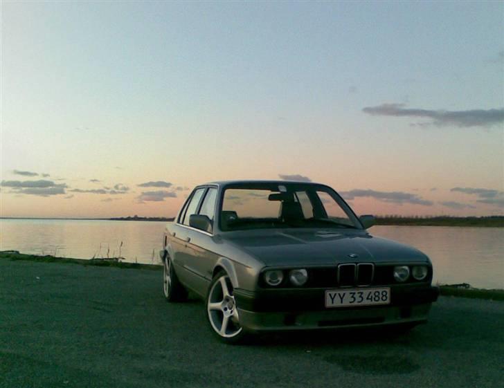 BMW 320i - taget lige efter jeg havede købt den billede 1