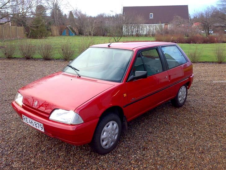 Citroën AX 1.1I First - Lige renoveret, nymalet kofanger og skærme. billede 1