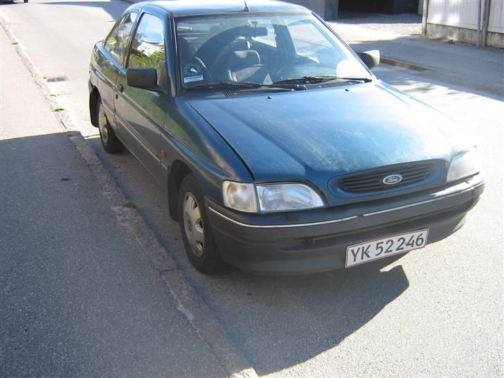 Ford Escort 1,4i CLX (SOLGT) billede 1
