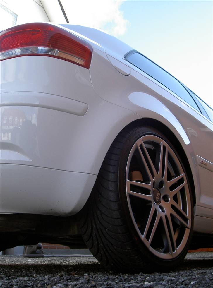 Audi A3 - White S-Line -SOLGT billede 11