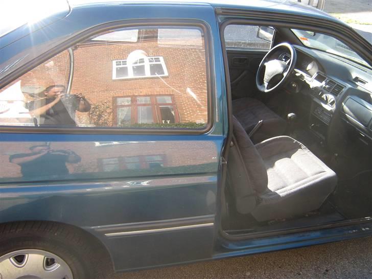 Ford Escort 1,4i CLX (SOLGT) billede 5