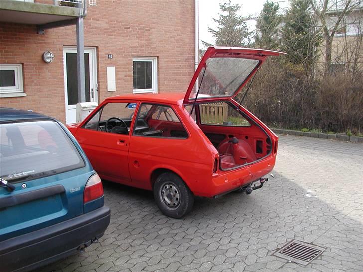 Ford Fiesta MK 1 **solgt** - Tilbage fra maleren. billede 15