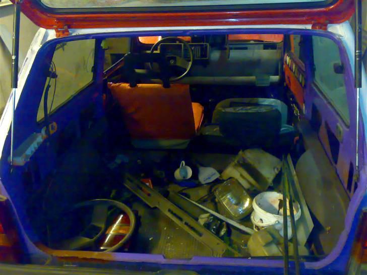 Fiat Panda (skrottet) - bagagerummet uden bagsæde. billede 9