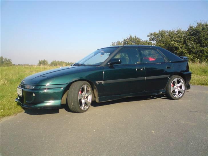 Mazda 323F GT SOLGT billede 1