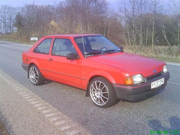 Ford Escort 1,6 Savoy SOLGT billede 1