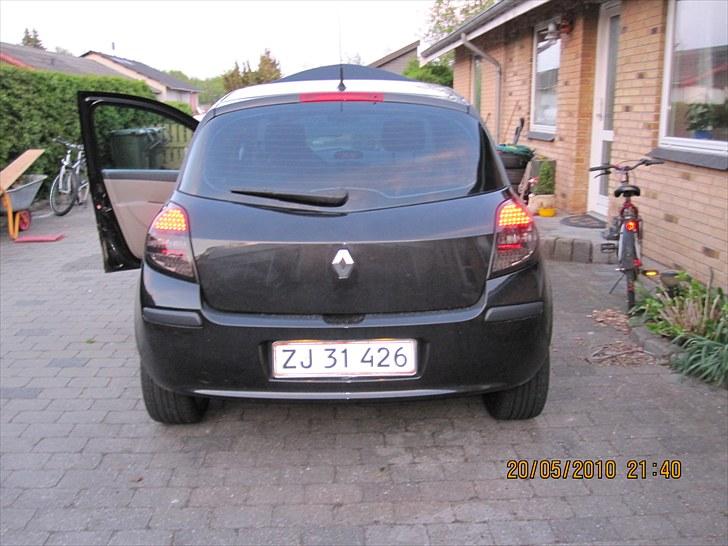 Renault Clio III 1,5 DCI 68HK - SOLGT billede 2