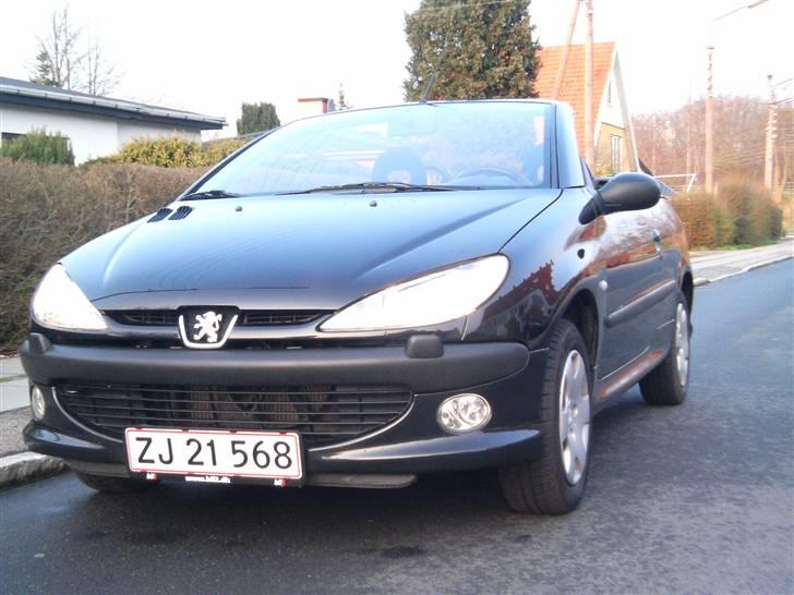 Peugeot 206 CC 1,6 16V - Hun er nu flottest topløs :) billede 1