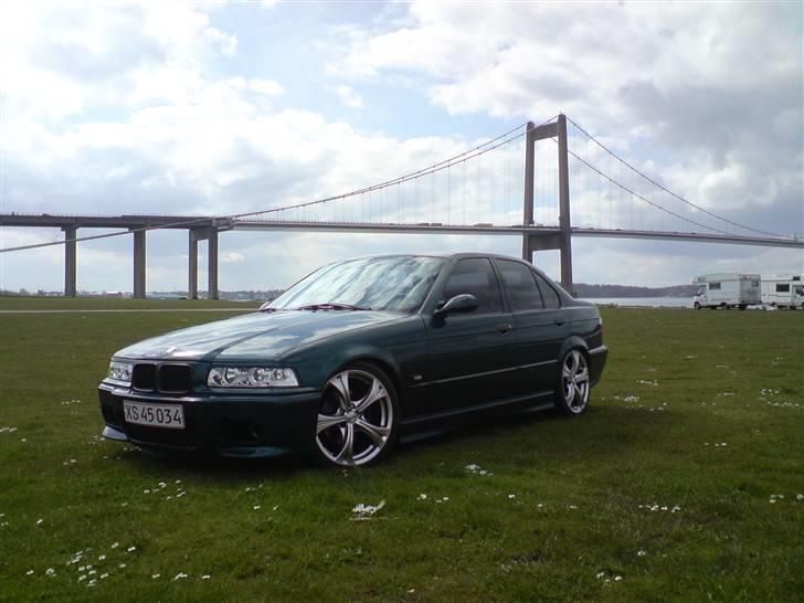 BMW 320i Vanos SOLGT billede 1