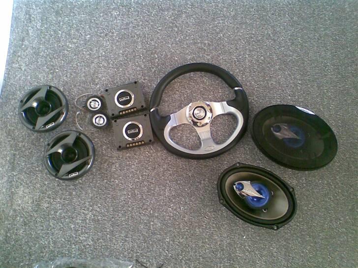 Ford Escort 1.6I MK5 - så kom der højttallere og sportsrat til farmand :) billede 9