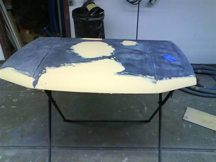 VW golf IV - Så bliver der lagt sidste værk på Bad Boy( G den super dygtige maler er i gang) billede 2