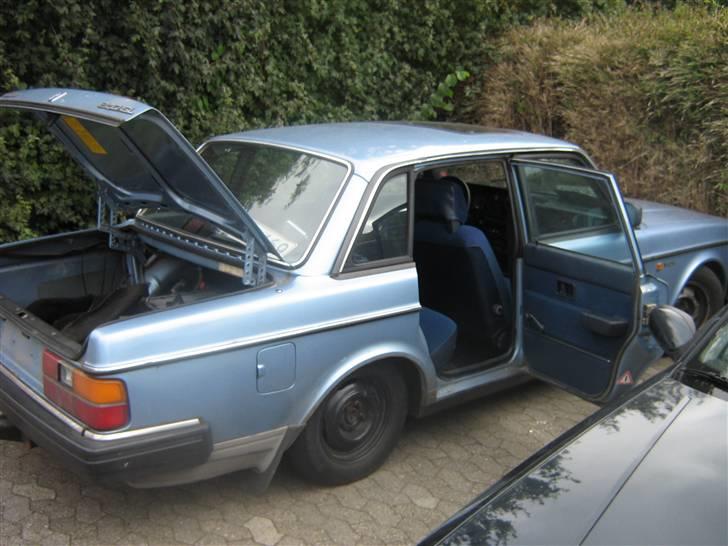 Volvo 240 GL (SOLGT) billede 2