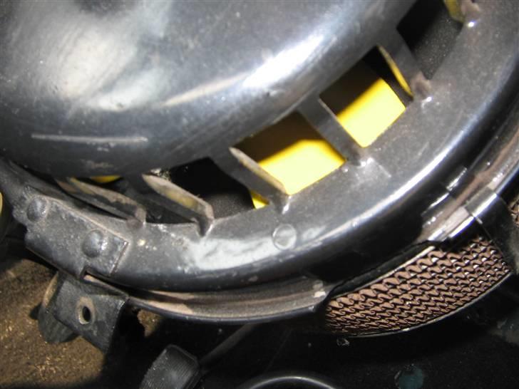 Austin-Morris minor convertible - selv blæseren har været adskildt og vingen malet gul billede 10