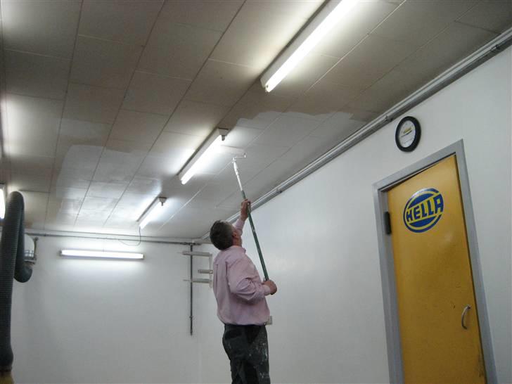 VW Golf 1 se fotoalbum - Den gamle igang med at male værksted.... det pynter!!! billede 13