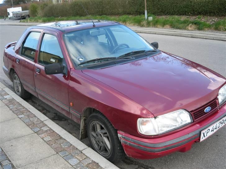Ford SIERRA(SOLGT) billede 1