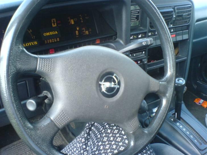 Opel omega solgt billede 11
