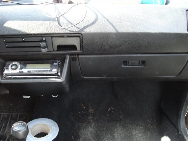 VW Polo Coupé Solgt. - Så fik jeg et lukket handskerum også:)  billede 5