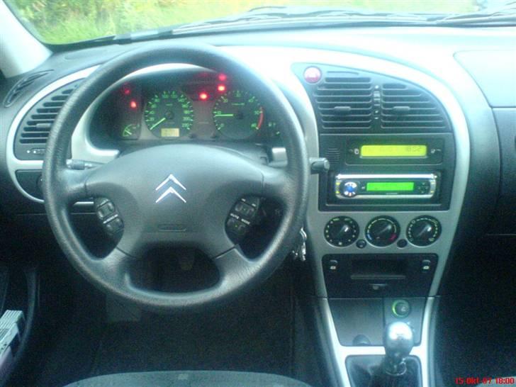 Citroën Xsara2 HDI - Lidt alu-look syntes jeg pynter i en ellers meget mørk kabine billede 3