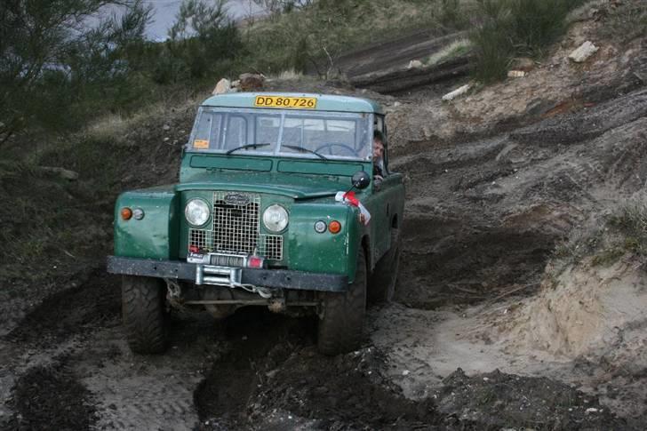 Land Rover 88" Serie IIA - En gang leg i Hedeager sammen med Nissan 4x4 billede 10