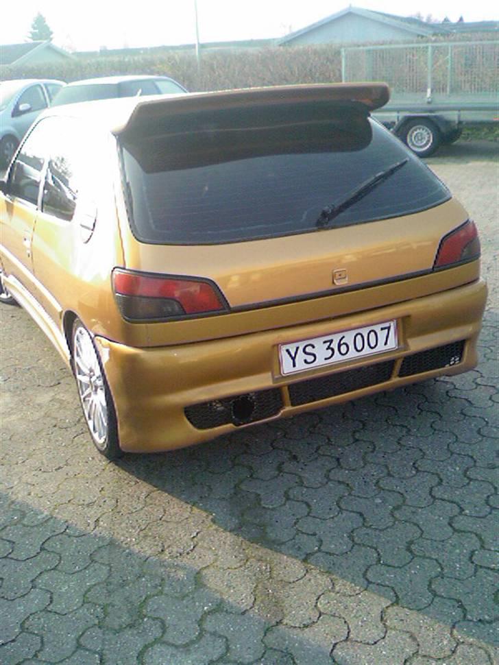 Peugeot 306GTI(Carbon Look) solgt - nu med gitter fra en golf R32, i plastik. og tonede ruder hele vejen billede 14