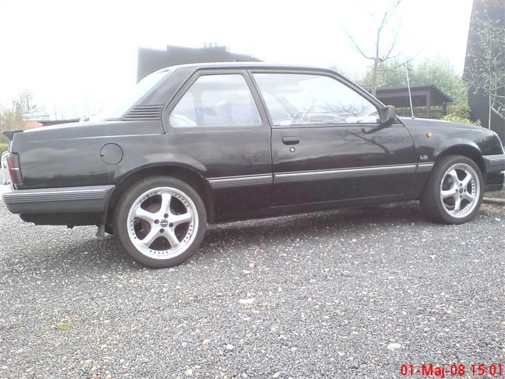 Opel Ascona C SOLGT  - Så kom der nye sutter på. billede 1