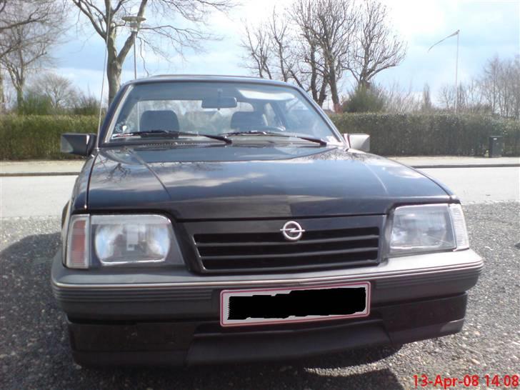 Opel Ascona C SOLGT  - Så kom der nye sutter på. billede 3