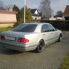Mercedes Benz E300 *Solgt*