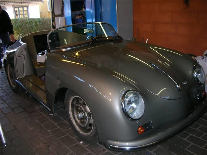 Porsche 356 speedster R - 8/3-08 - bilen er lige kommet retur bra maler og er ved at blive monteret - dørre og kaleche mangler billede 13