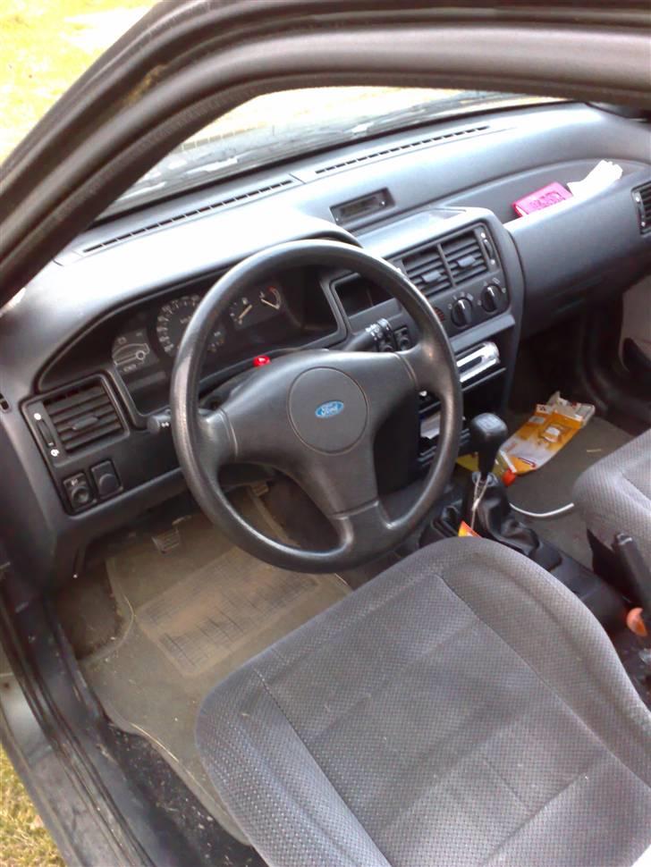 Ford Escort (solgt.) billede 4