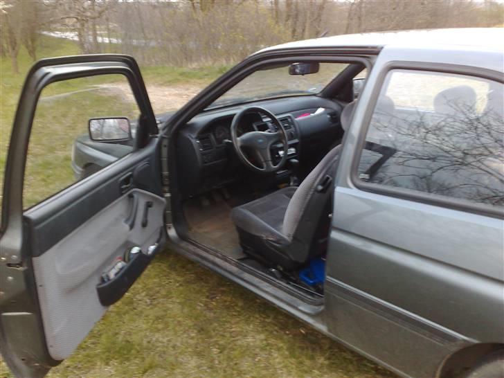 Ford Escort (solgt.) billede 5