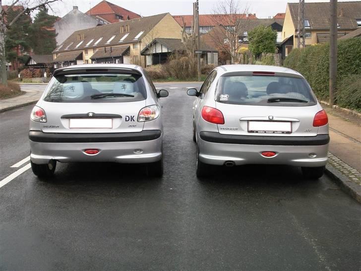 Peugeot 206 XS 1.6 (solgt) - Min første 206 til venstre (XS 1.6) og min nye til højre (GTi 2.0) billede 10