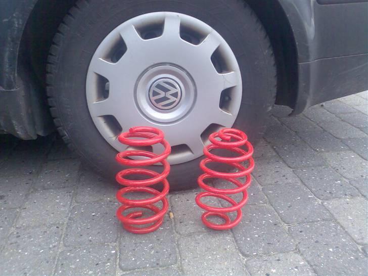 VW Passat 3B **SOLGT** - fjedrene der snart kommer på... :o) billede 10