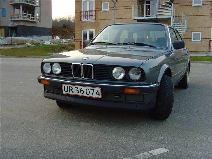 BMW E30 325i (SOLGT) billede 2
