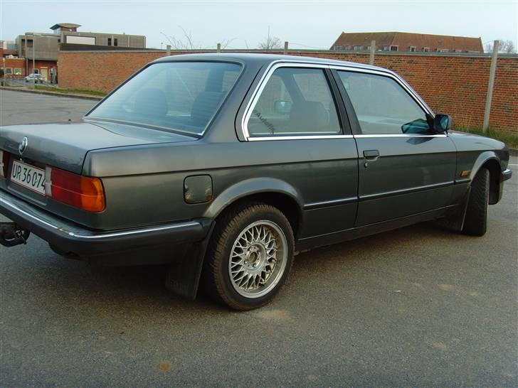 BMW E30 325i (SOLGT) billede 5