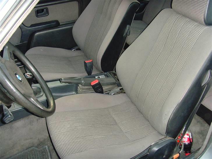 BMW E30 325i (SOLGT) billede 7