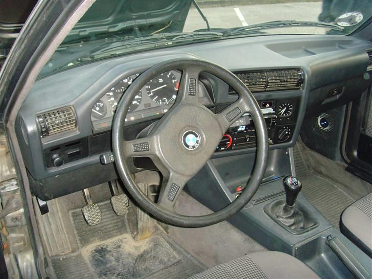 BMW E30 325i (SOLGT) billede 8