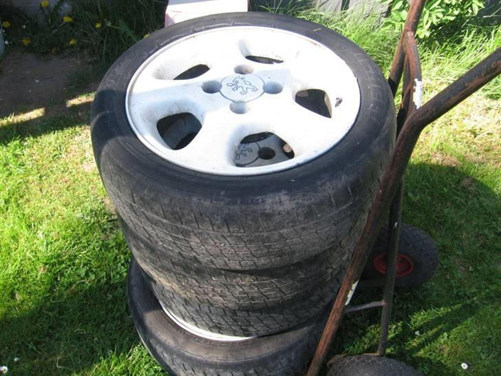 Peugeot 205 SOLGT :/ - mine nye gti fælge ,. der skal bare nye dæk på  billede 15