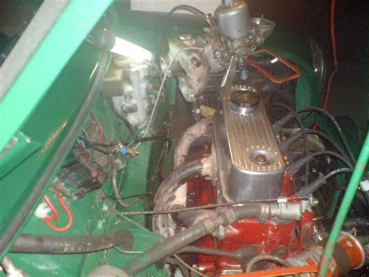 Austin-Morris Mini 998 - den dryppede lidt fra dækslerne bag på motoren, det var da til at fixe.. billede 18